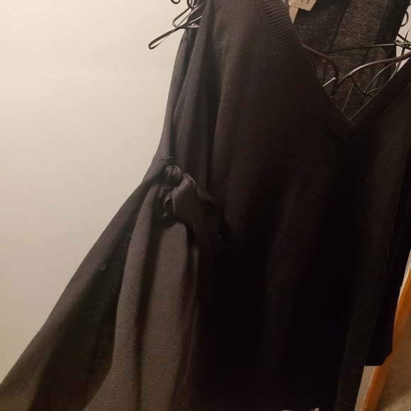 Slit sleeve sweater - Picture 2 of 5